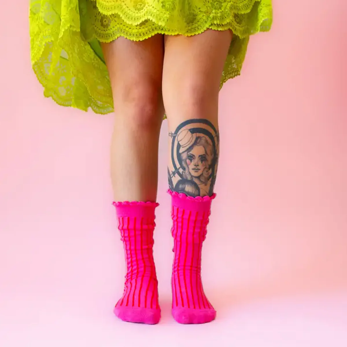 Chaussettes côtelées à volants - Image 3