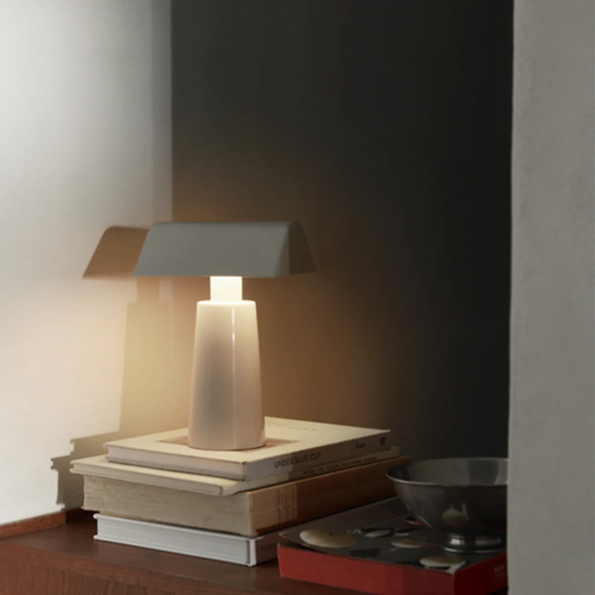 Lampe de table Caret MF1 H 22cm - Gris soie - Image 7
