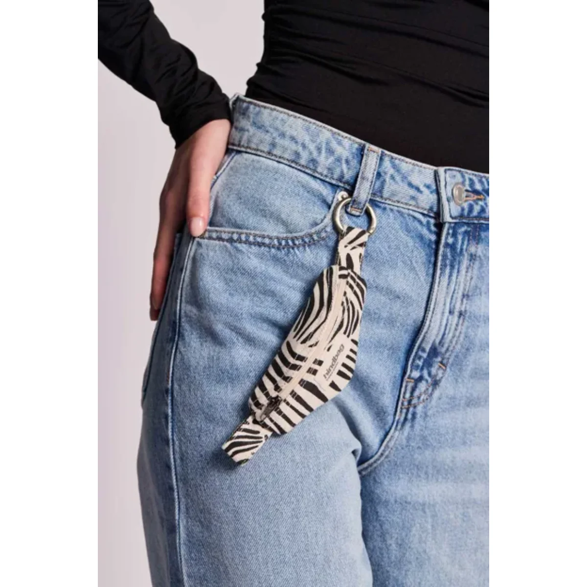 Porte-clés banane Côme - Zèbre écru - Image 2