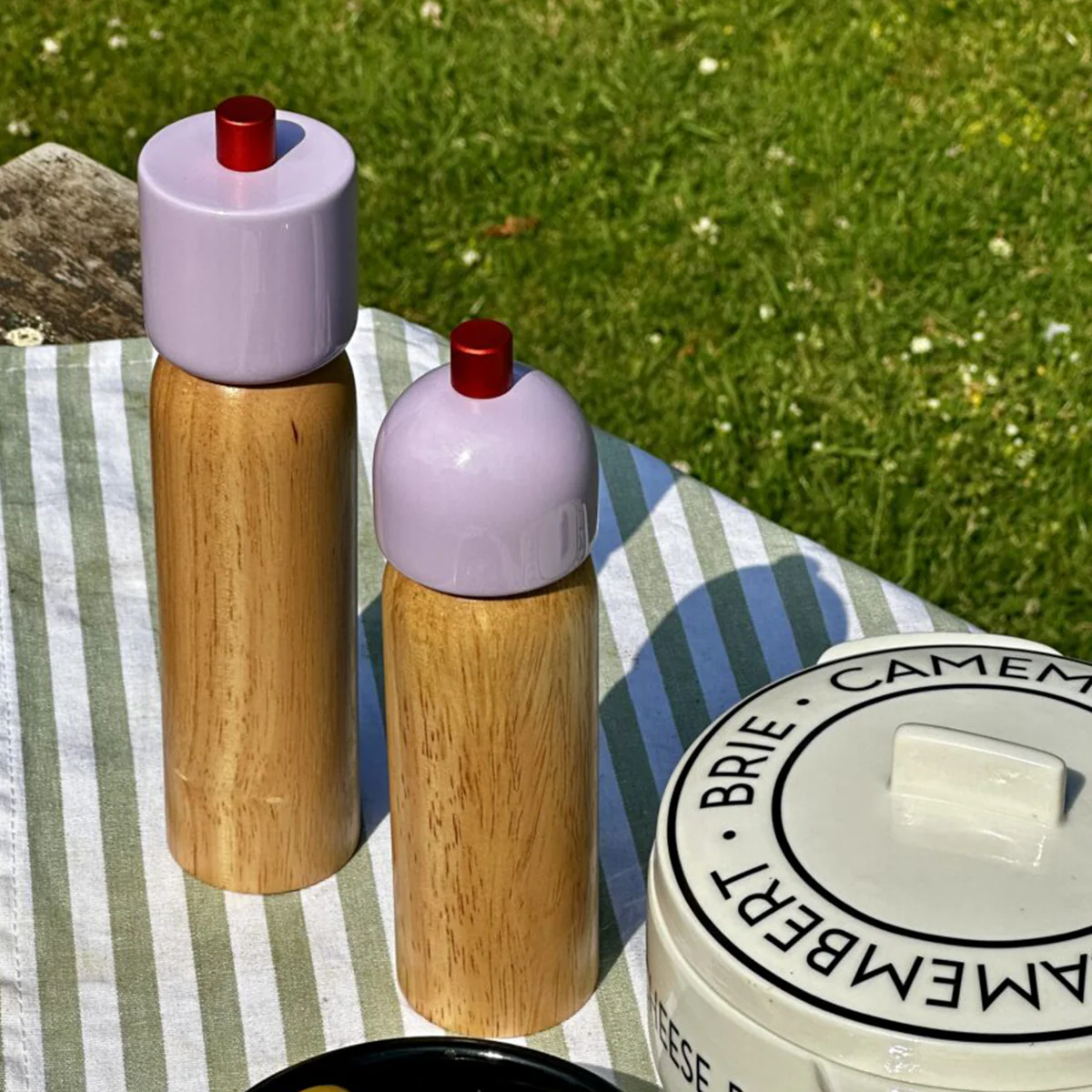 Salière Poivrière - Lilas/Rouge - Image 4