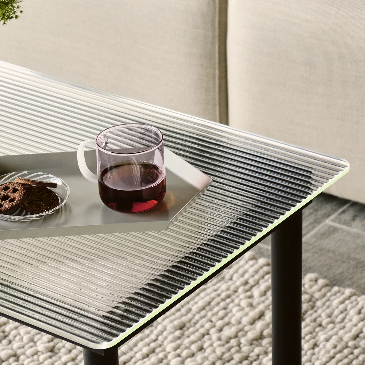 Table basse Kofi Chêne Massif Noir & Verre Roseau Clair - l 100 x L 100 x h 36 cm - Image 3