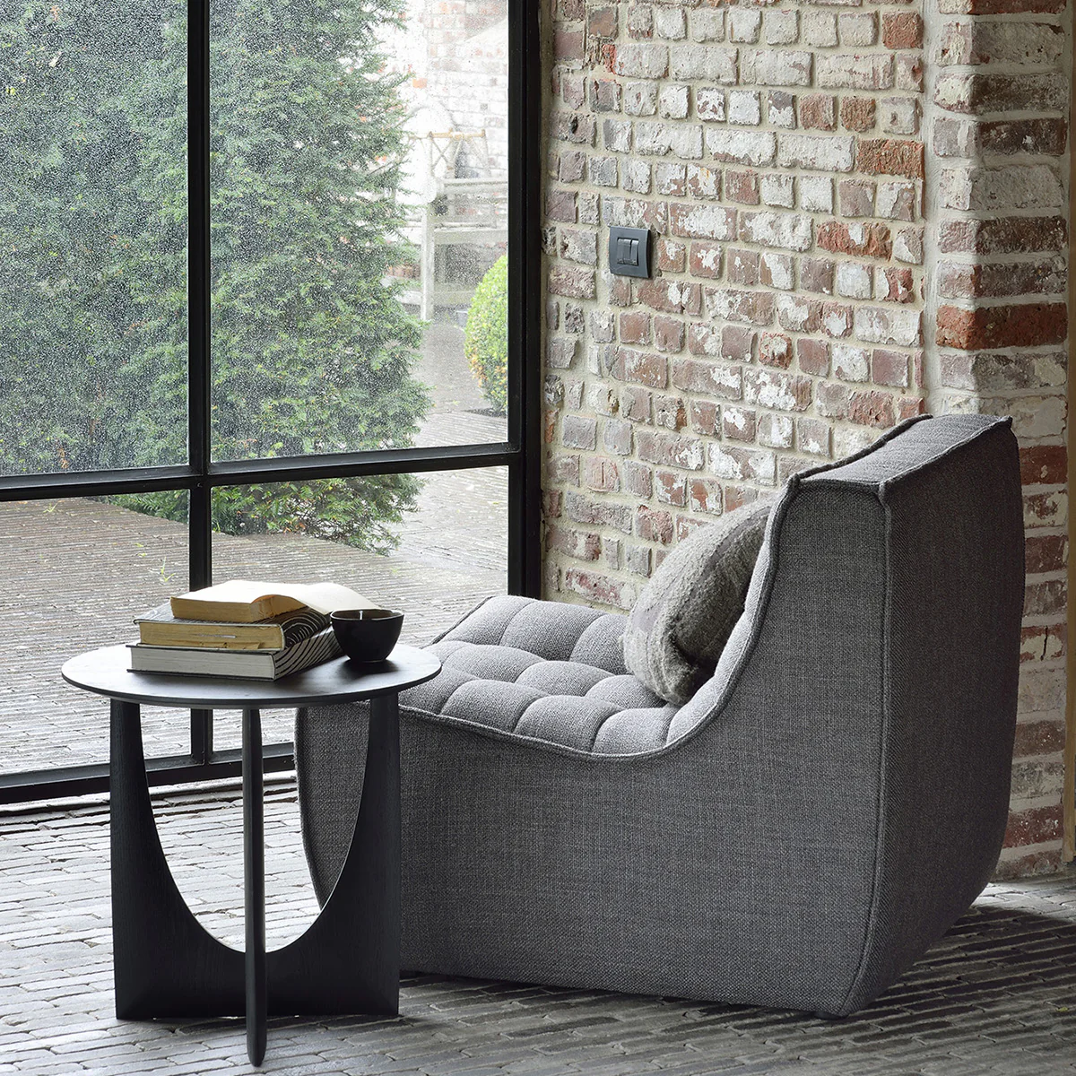 Table d'appoint Geometric en chêne noir verni - Ø 51 x h 50 cm - Image 5
