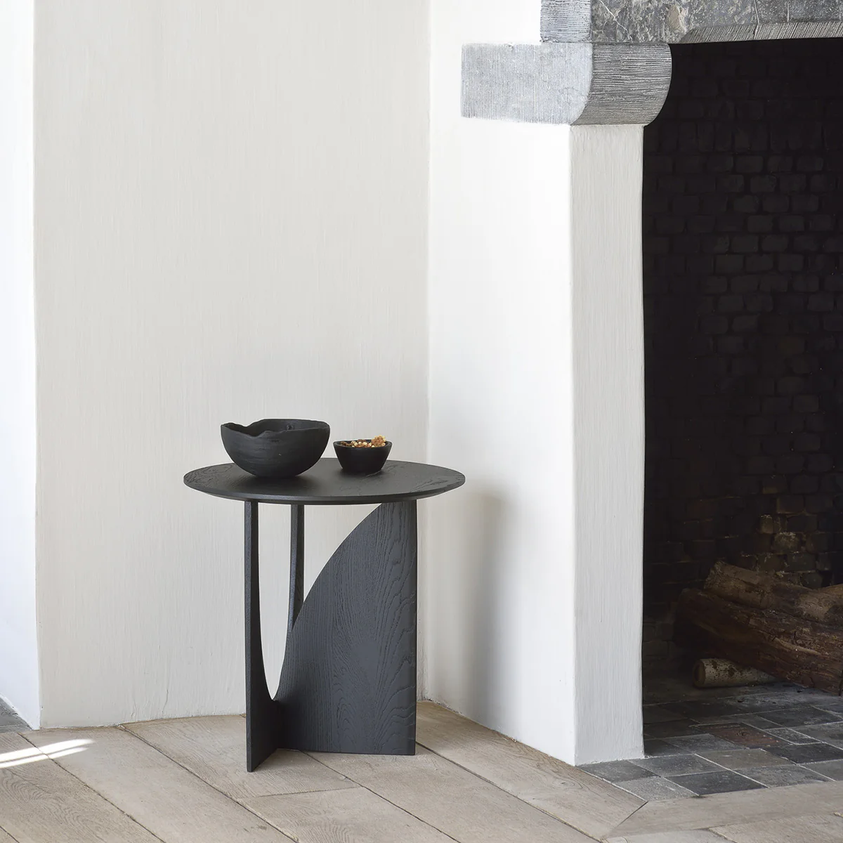 Table d'appoint Geometric en chêne noir verni - Ø 51 x h 50 cm - Image 6
