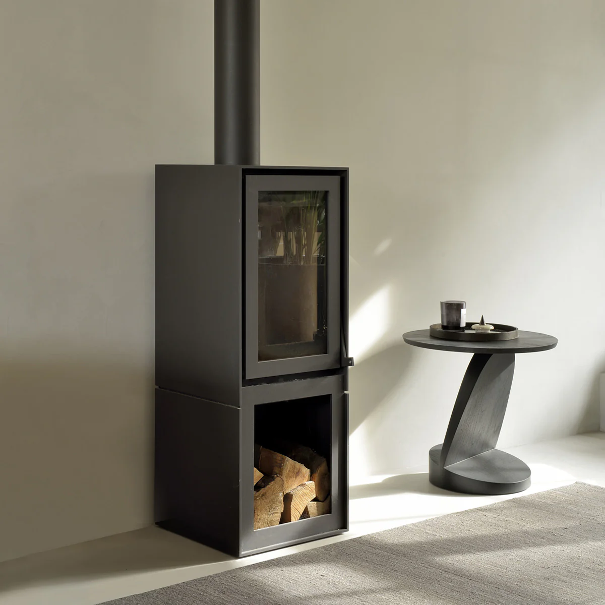 Table d'appoint Oblic en teck noir verni - Ø 52 cm - Image 7