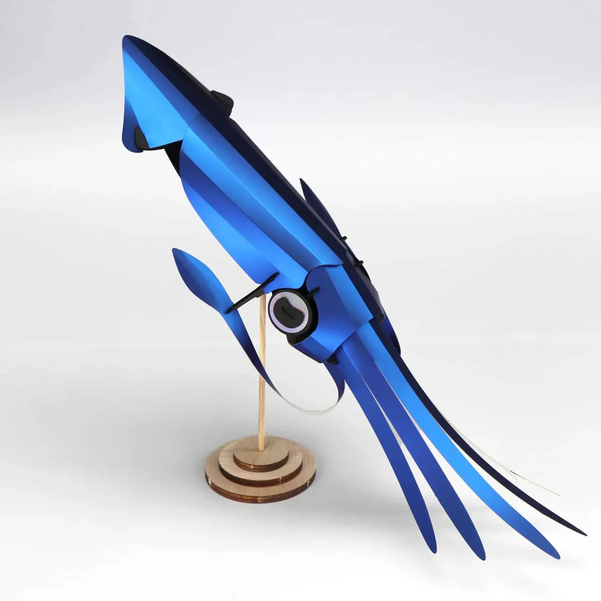 Trophée Origami Squid Cobalt Bleu Métallique - Image 3
